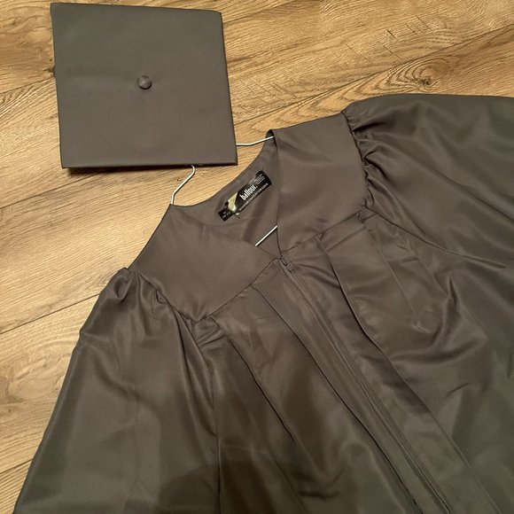 Womens graduates Gap and Gown - Picture 7 of 7